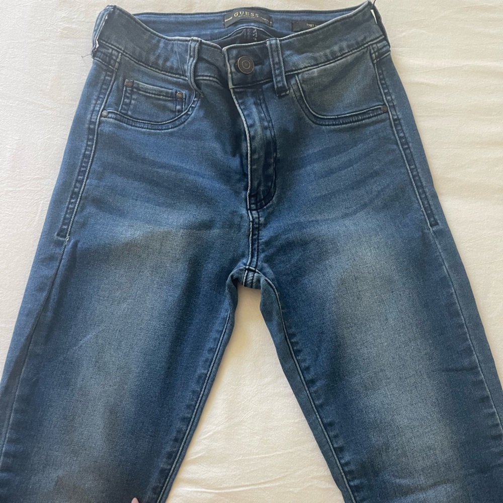 Guess Jeans - 1981 Skinny Fit - Mid-Rise - Classic Jean
